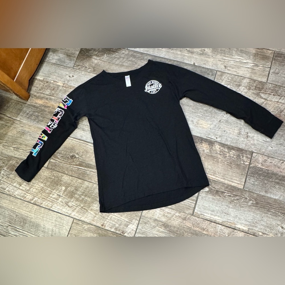 Shirt​ - Picture 5 of 9